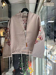 Стильний жіночий піджак у ніжному бежевому кольорі з декоративною вишивкою на рукавах розміри S,M,L.