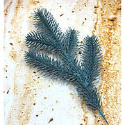 Декоративна гілка 34 см Штучні матеріали для декору та флористики з литим ефектом хвої Блакитна