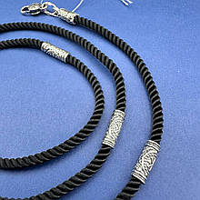 Чорний кручений шовковий шнурок зі срібними вставками руни 925 проба з чорнінням 60 см