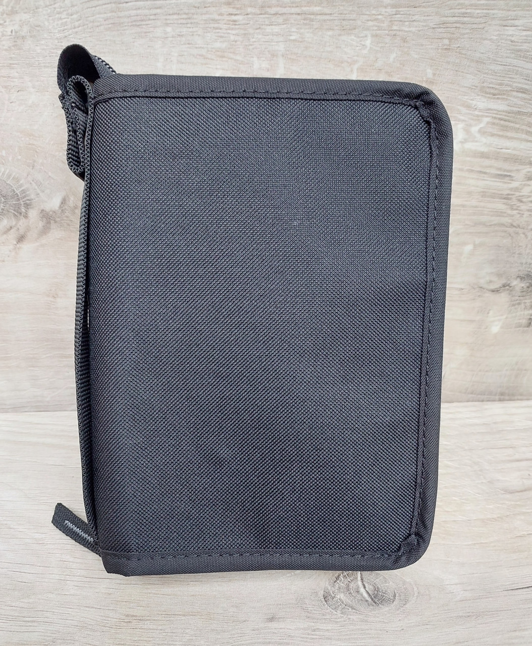 Святе Письмо у чохлі на замку, розмір: ~12,5*17 см.