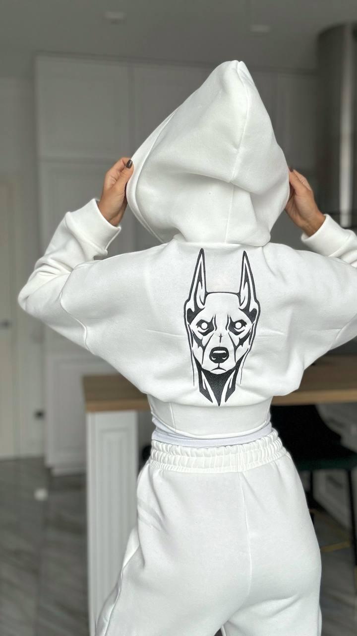 Костюм з вишивкою DOBERMAN Модель: 1422-299 Колір: молоко, чорний, дорогий шоколад, фото 1