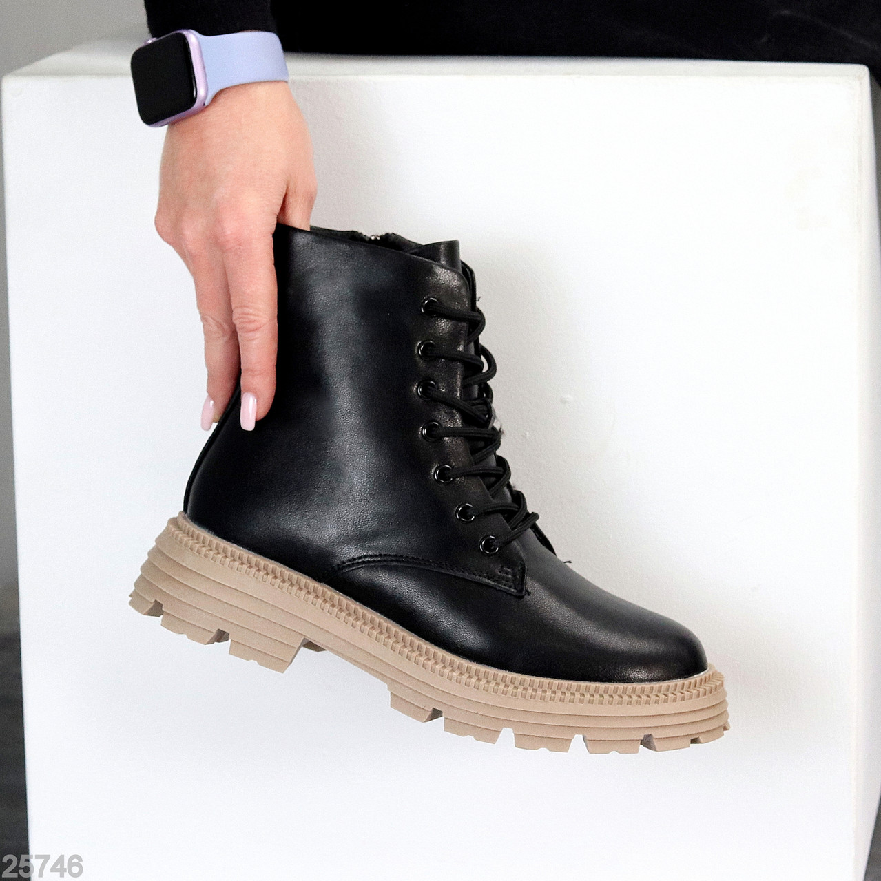 Чорні зимові черевики берці натуральна шкіра на бежевій підошві, фото 1