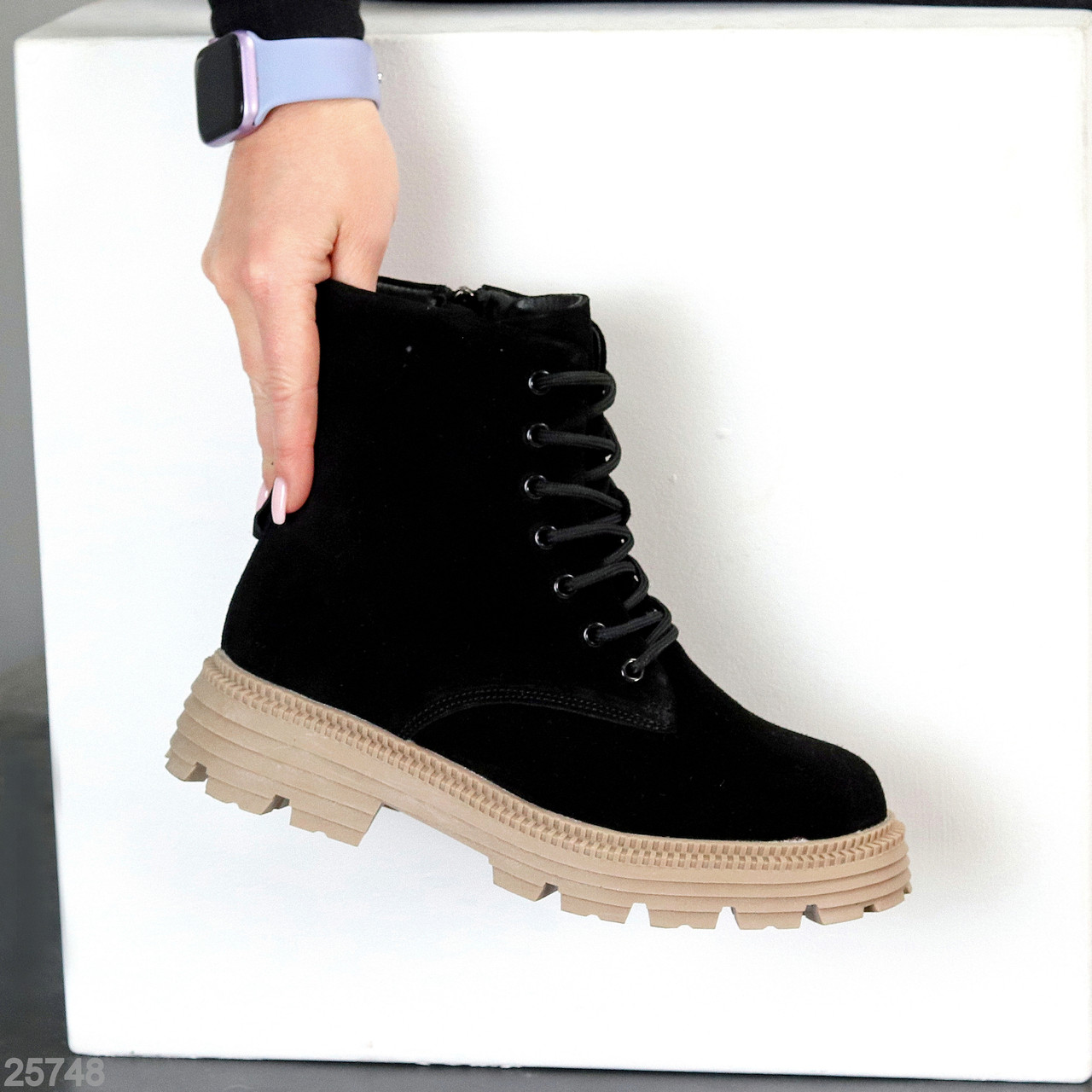 Чорні зимові черевики берці натуральна замша на бежевій підошві, фото 1