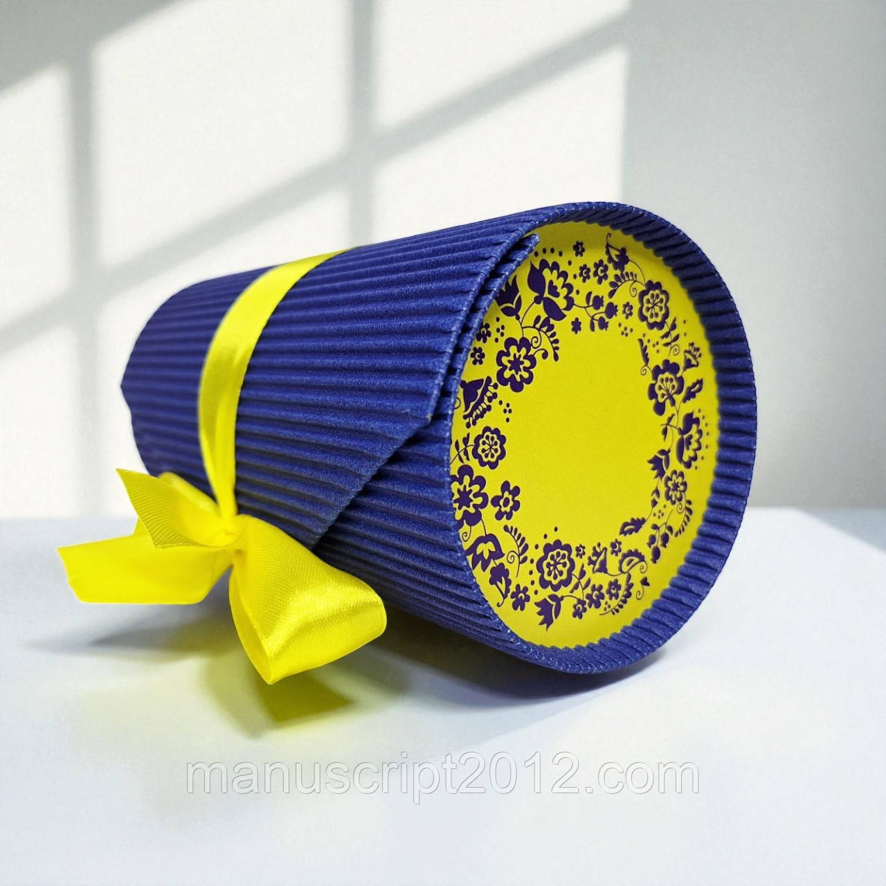 Коробка-тубус (140х90мм.) синя з жовтим орнаментом