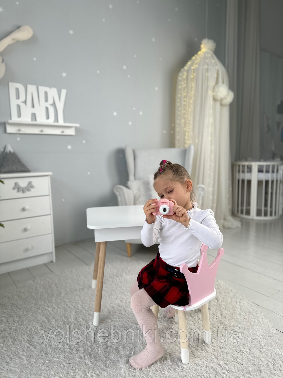 Дитячий столик білий і стільчик корона рожева. Столик із нішею для олівців і розмальовок