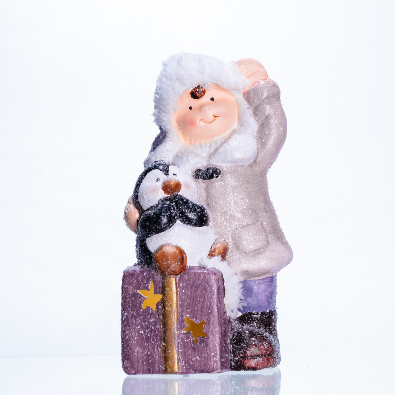 Новорічна фігурка з підсвіткою Дівчинка з пінгвіном із фарфору 9×10×19 (см) новорічний декор для дому, квартири на подарунок, фото 1