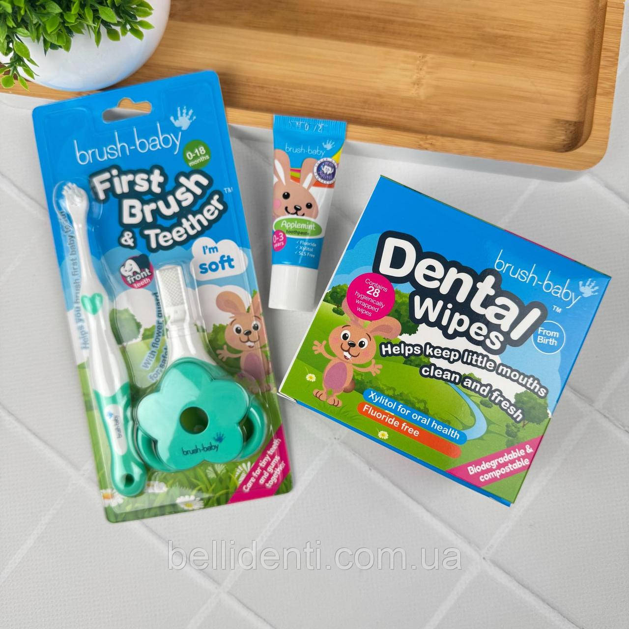 Набір для новонароджених Brush-Baby FirstBrush від 0 до 18 місяців (паста зайчик 12 мл, зубна щітка, гризунець, салфетки)