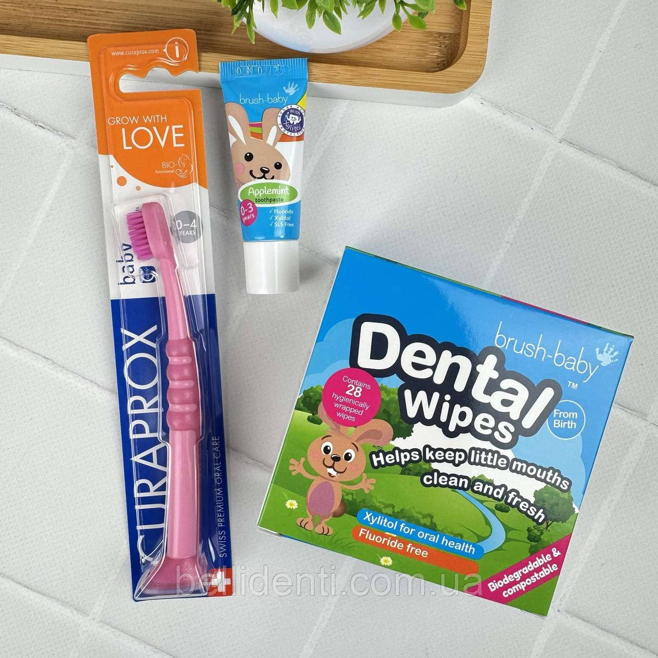 Набір від 0 до 3 років (щітка рожева Curaprox Baby CuraKid+паста Brush-Baby зайчик, 12 мл+серветки)