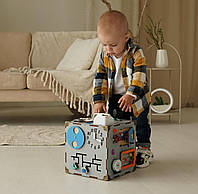 Дитячий розвиваючий маленький бізікуб 23×23×23, бізі куб з кнопками, засувками і рухомими елементами.