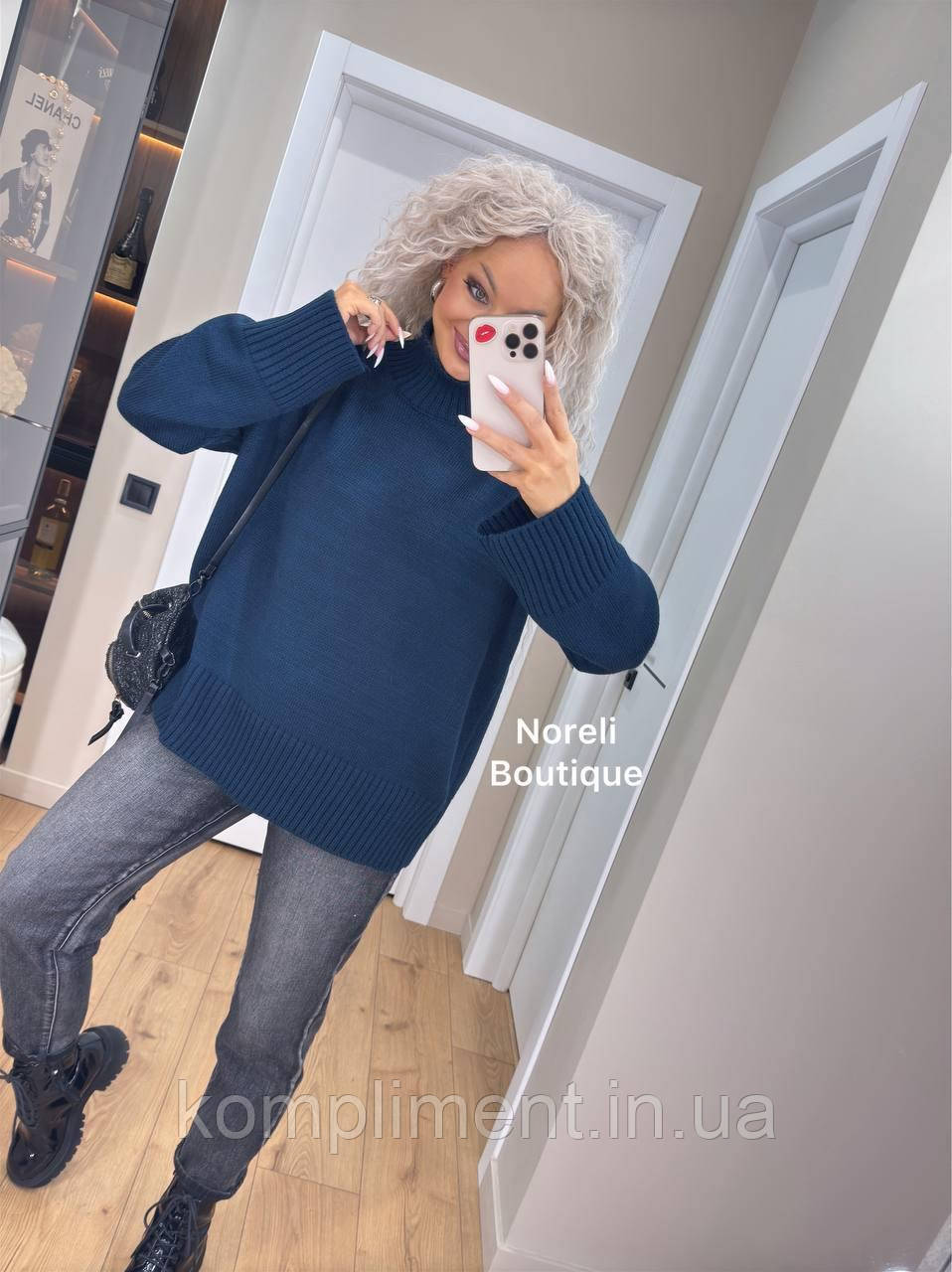 Женский мягкий вязаный теплый свитер под горло "Стойка", темный джинс