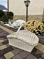 Дровниця в білому кольорі