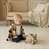 Дитячий розвиваючий міні бізікуб 15×15×15, бізіткуб з кнопками, засувками і рухомими елементами.