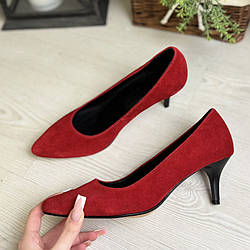 Туфлі червоні замшеві на маленькій шпильці. 39 розмір