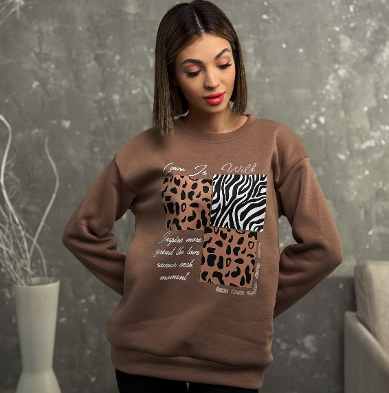 Тепла жіноча кофта світшот на флісі з анімалістичним принтом утеплена кофточка великих розмірів, фото 1