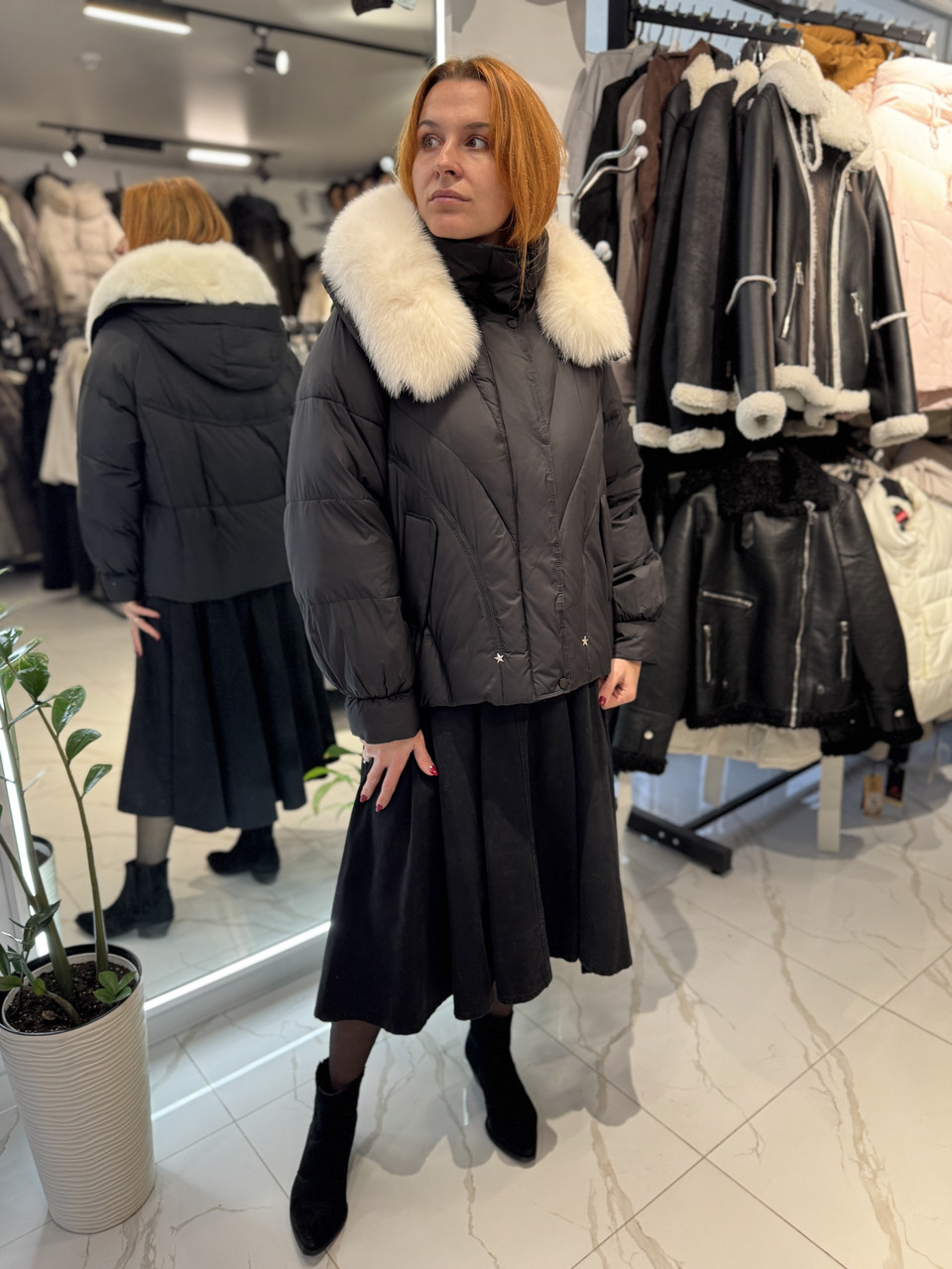 Коротка жіноча куртка з опушкою песця., фото 1