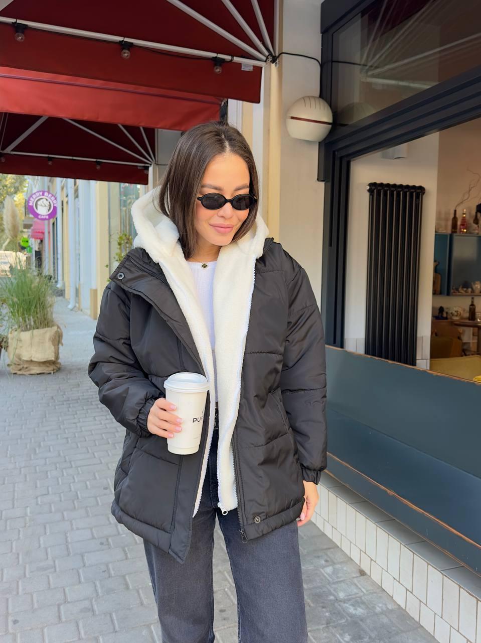 Жіноча стильна коротка базова куртка з капюшоном тедді зимова тепла об'ємна курточка на підкладці синтепон 250, фото 1
