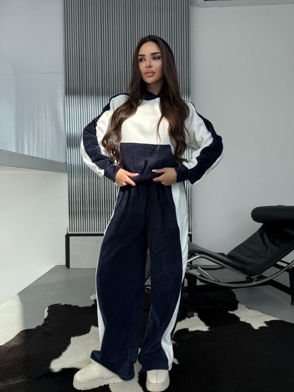 Молочно-синій теплий жіночий костюм із флісу у вільному стилі, фото 1