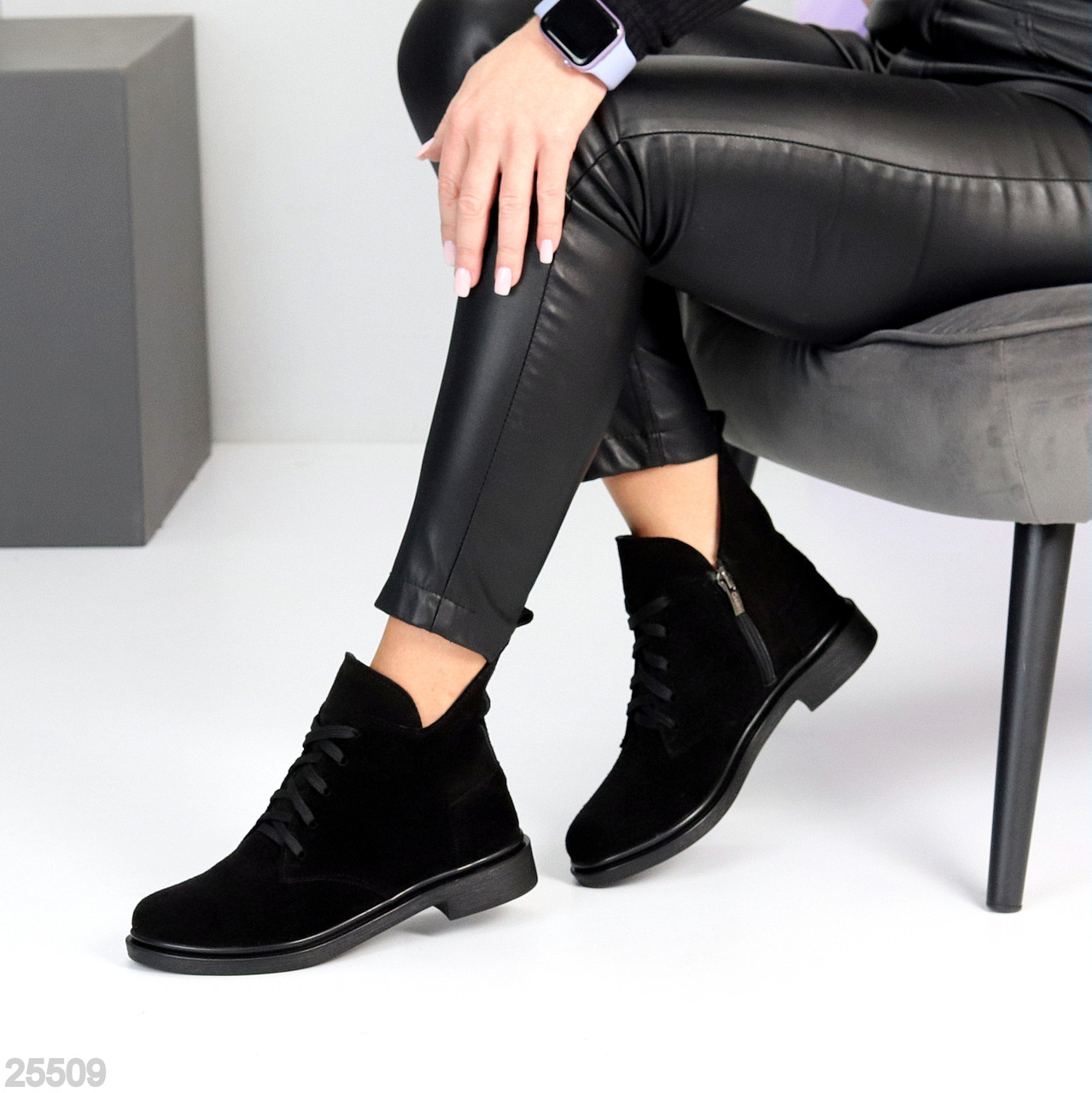 Дизайнерські замшеві зимові низькі чорні черевики асиметричний дизайн, фото 1