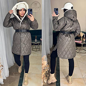 Подовжена, тепла, зручна стьобана жіноча куртка пальто на кнопках єврозима з поясом та капюшоном "Paloma"