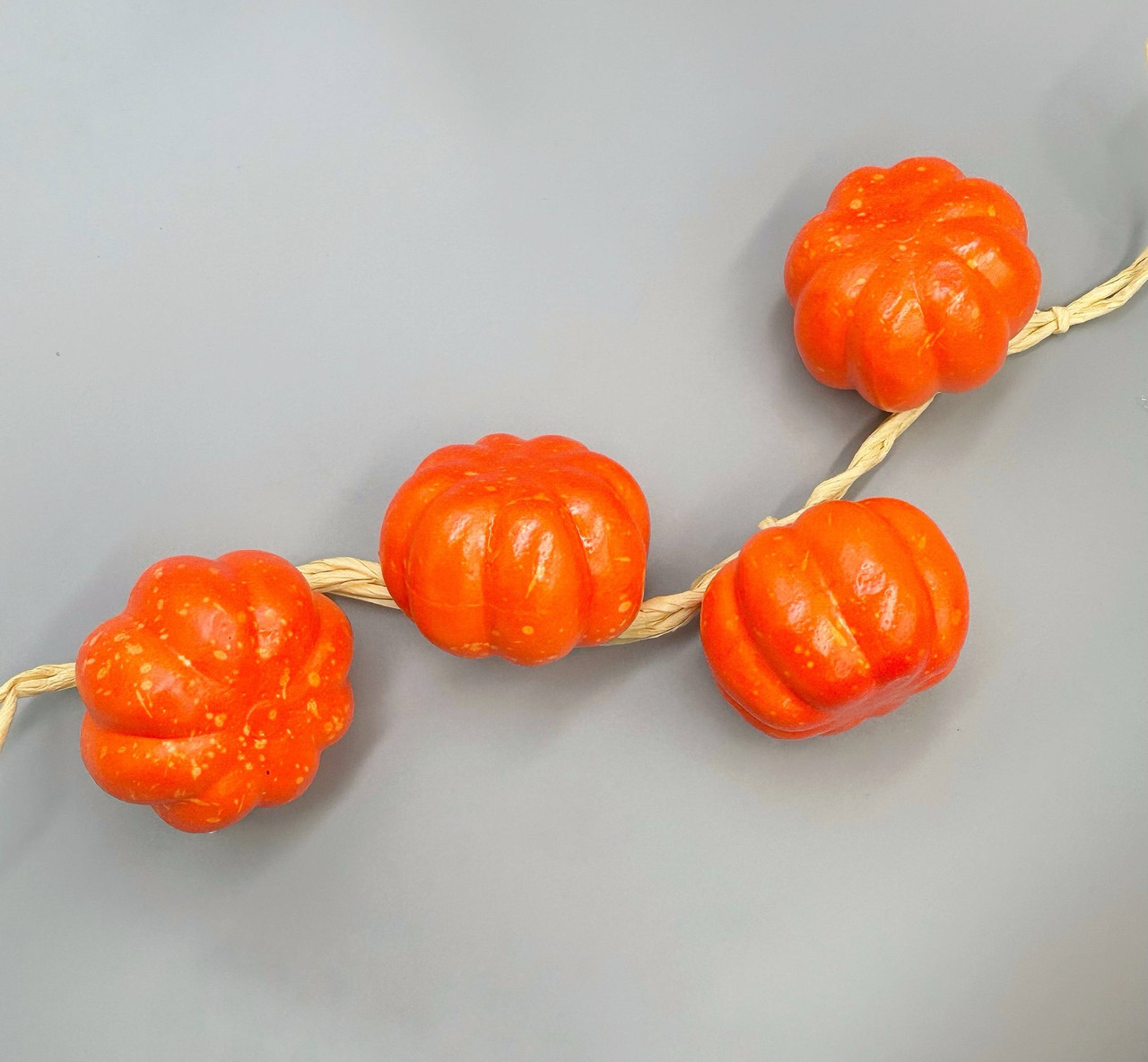 Зв'язка декоративних овочів "Гарбуз" / 4шт на мотузці / Пінопласт / 8*5см / Довжина - 50см, фото 1