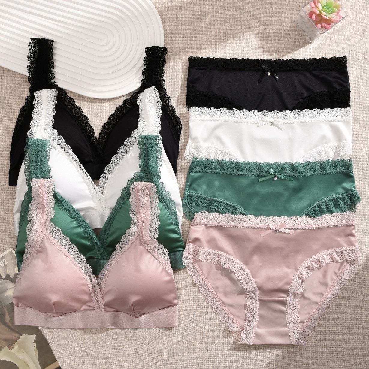Атласний комплект білизни Finetoo з бюстгальтера та трусиків, фото 1