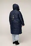 Жіночий зимовий пуховик великих розмірів 54-80, подовжений з капюшоном, плащівка лаке матова/глянцева синій, фото 2