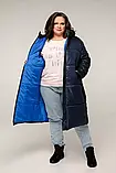 Жіночий зимовий пуховик великих розмірів 54-80, подовжений з капюшоном, плащівка лаке матова/глянцева синій, фото 4