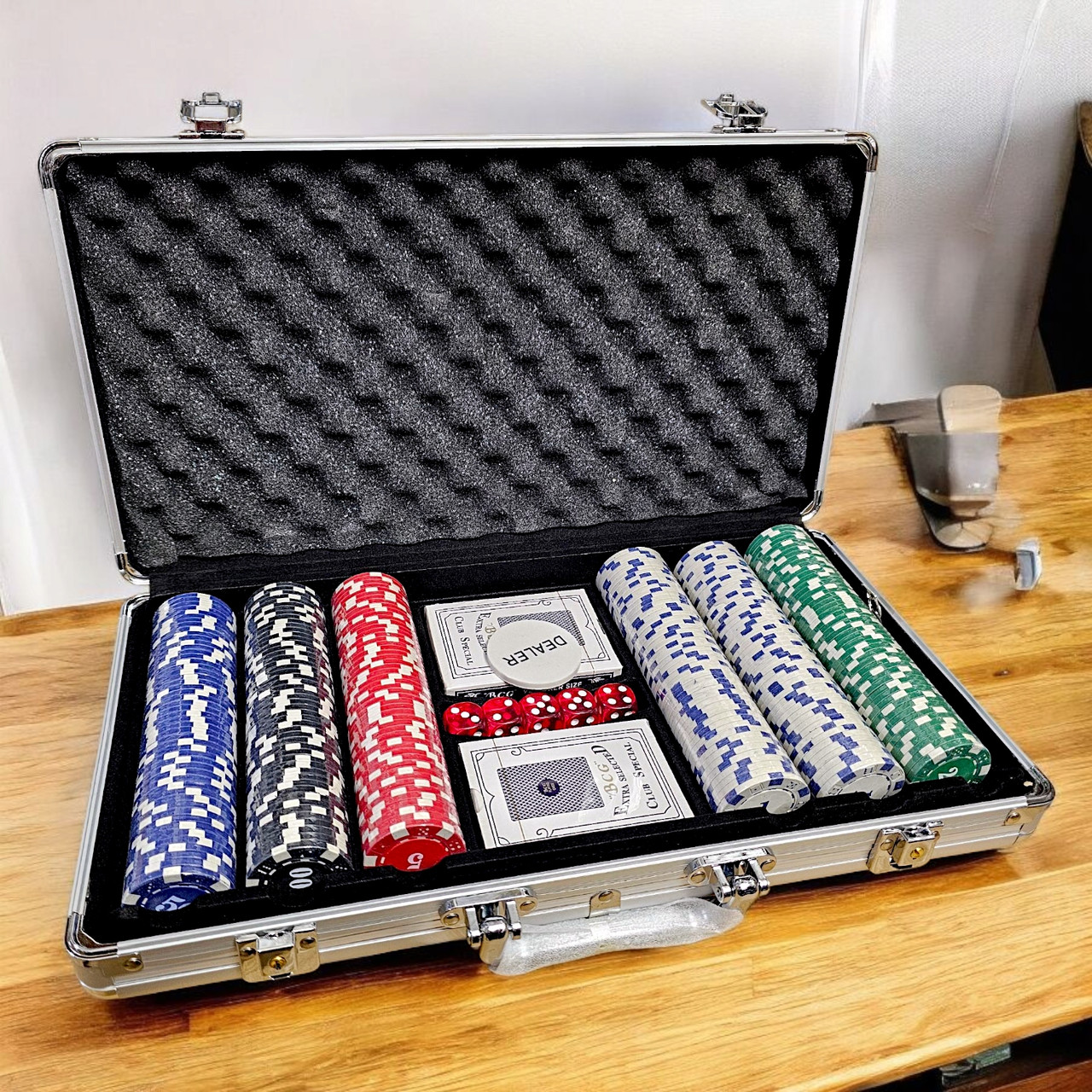 Покерний набір на 300 фішок в кейсі з номіналом., фото 1