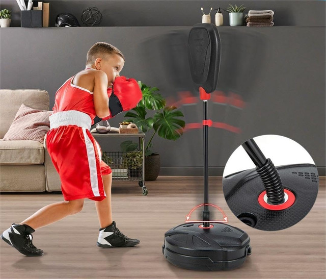 Боксерська груша на стійці