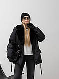Жіноча зимова куртка з поясом і хутряним коміром, плащівка на синтипоні 120, розміри 40–54 чорна, фото 7