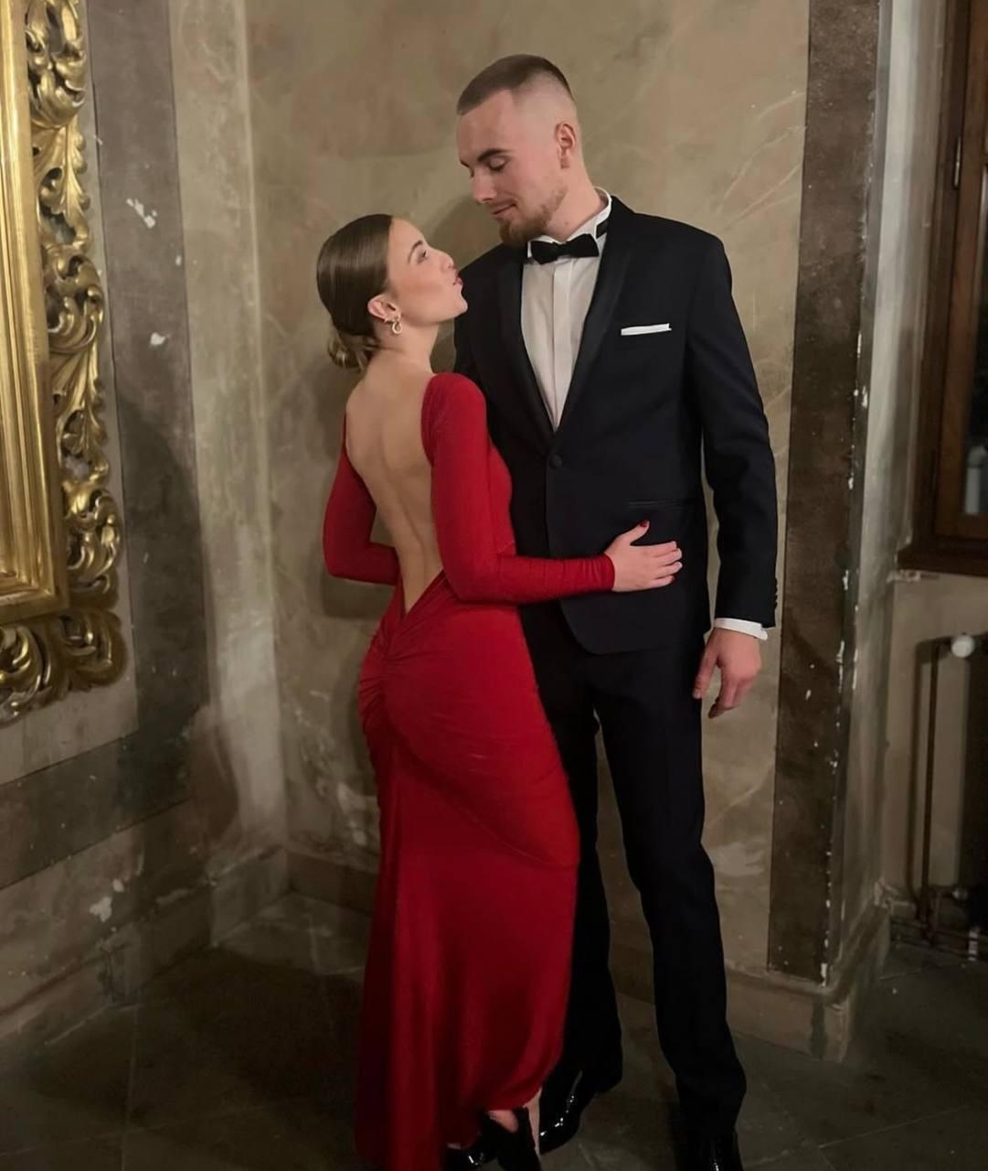 Вечірня максі сукня зі шлейфом Модель: 824-1606 Колір: чорний, червоний, бургунді, фото 1