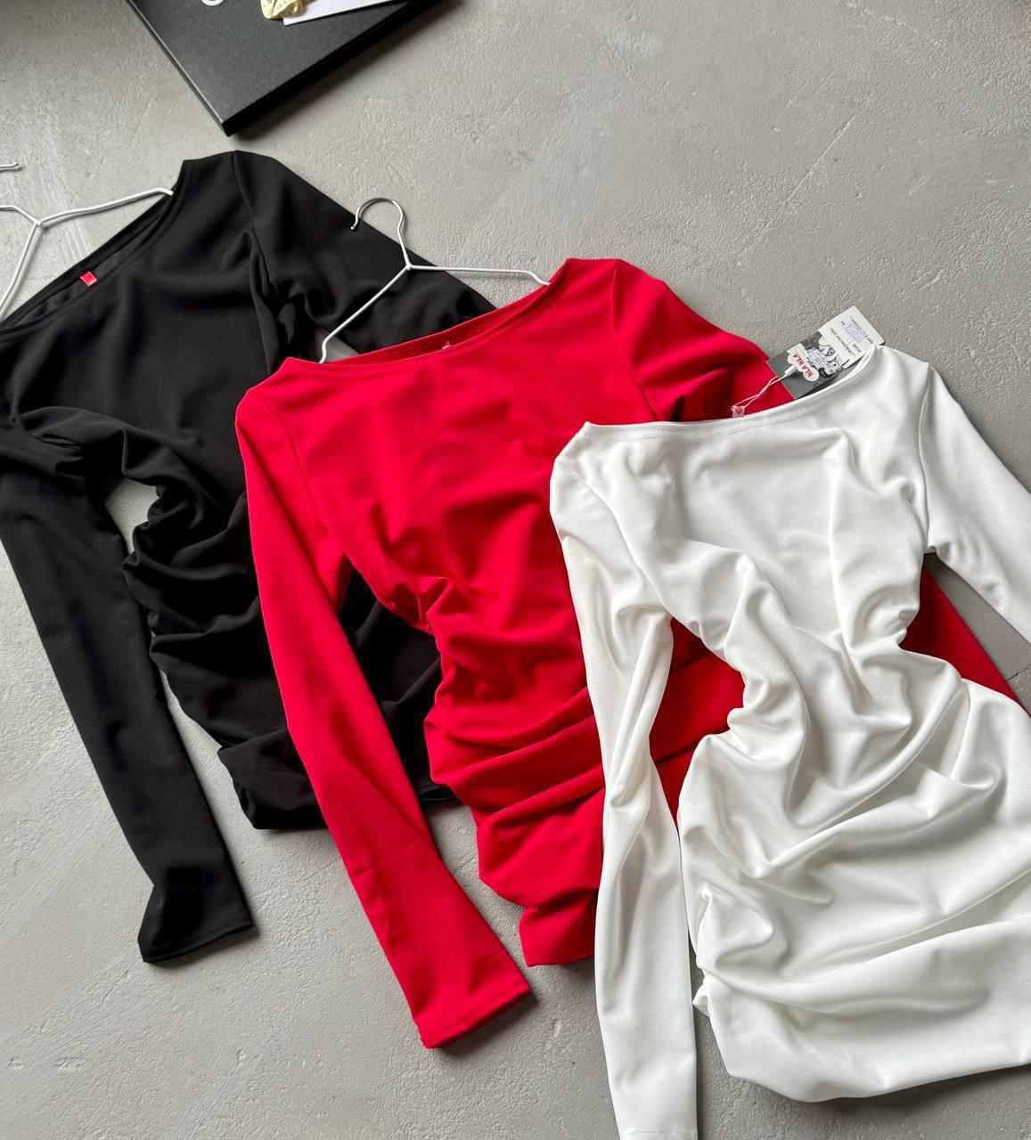 Сукня зі зборками з боків Модель: 824-1533 Колір: чорний, молочний, червоний, фото 1