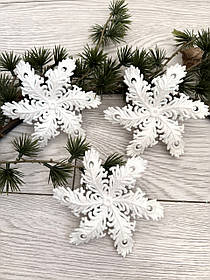 Новорічний підвіс - сніжинка , біла , ажурна ( 12 см )