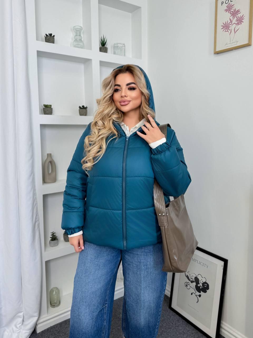 Тепла жіноча стьобана куртка з капюшоном на синтепоні (Батал), фото 1