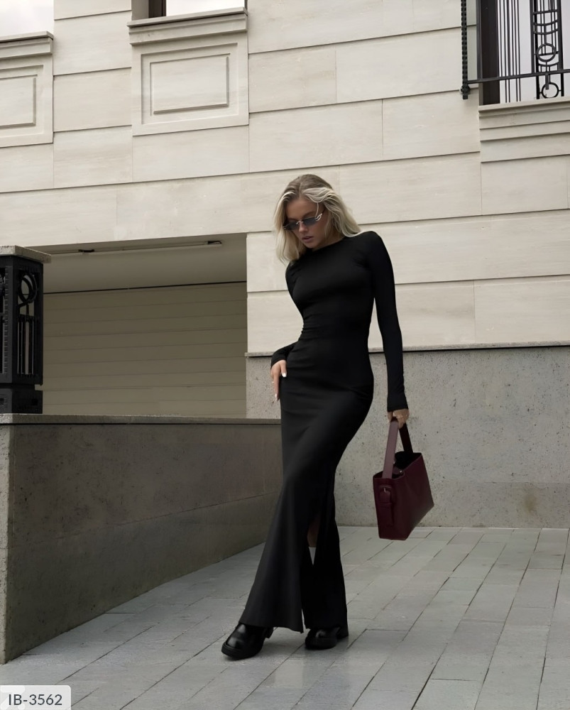 Довге жіноче плаття в підлогу приталене ефектне силуетне з довгим рукавом і розрізом