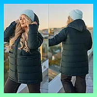 Жіноча зимова куртка батал подовжена тепла з капюшоном темно зелена пляшкова великі розміри утеплена на синтепоні