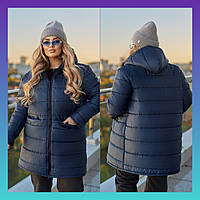 Женская зимняя куртка батал удлиненная теплая с капюшоном тёмно синяя большие размеры утеплённая на синтепоне