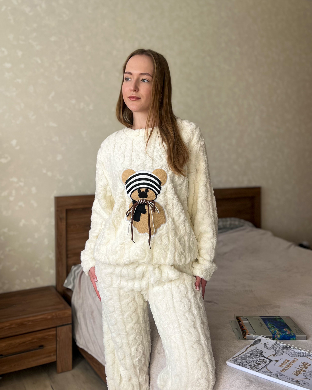 Махрова жіноча піжама з ведмедиком, біла, універсальний розмір S–M, фото 1