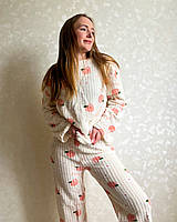 Махрова жіноча піжама білого кольору з персиками, універсальний розмір S–M