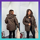 Жіноча демісезонна куртка батал подовжена на змійці синтепон з капюшоном шоколадна темно коричнева великий розмір