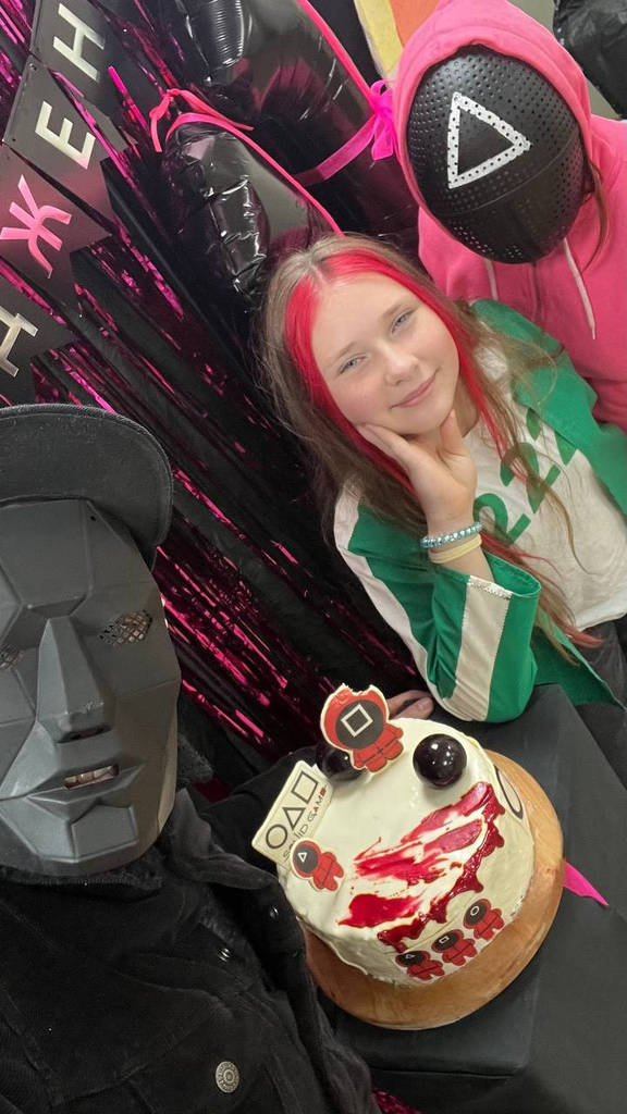 Маска героя із серіалу "Гра в кальмара" - фото покупців 1