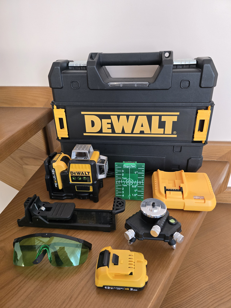 Лазерний рівень Dewalt 089LG 3D 12 ліній + триножка
