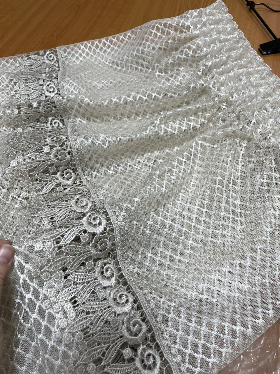 Тюль сіточка бежева з мереживом 1,50 м х 2,75 м фатин, фото 1