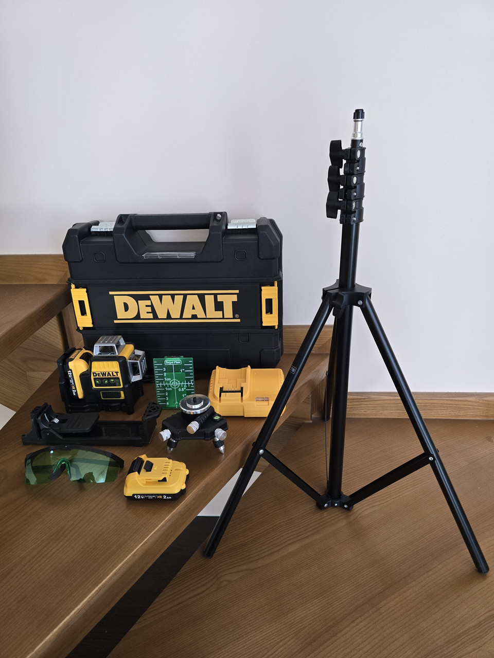 Лазерний рівень Dewalt 089LG 3D 12 ліній + штатив 2.7м. + триножка