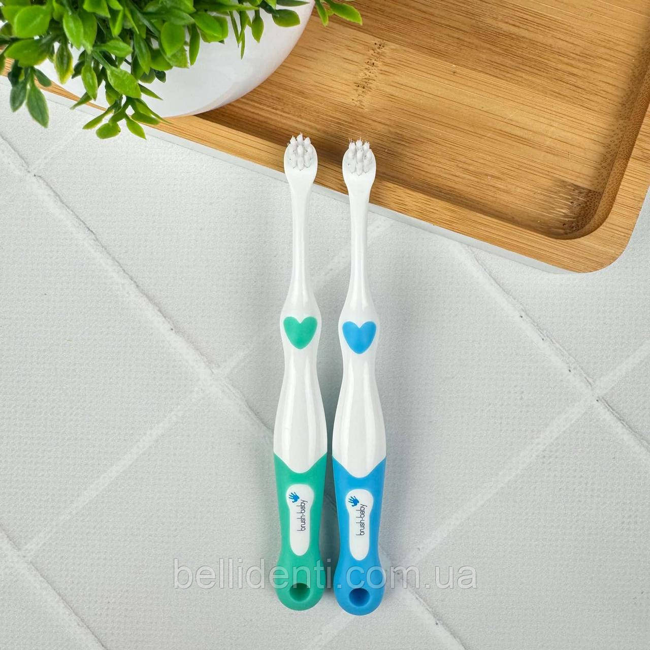 Зубні щітки Brush-Baby First Brush від 0 до 18 місяців (синя та бірюзова, прозора упаковка), 2 шт