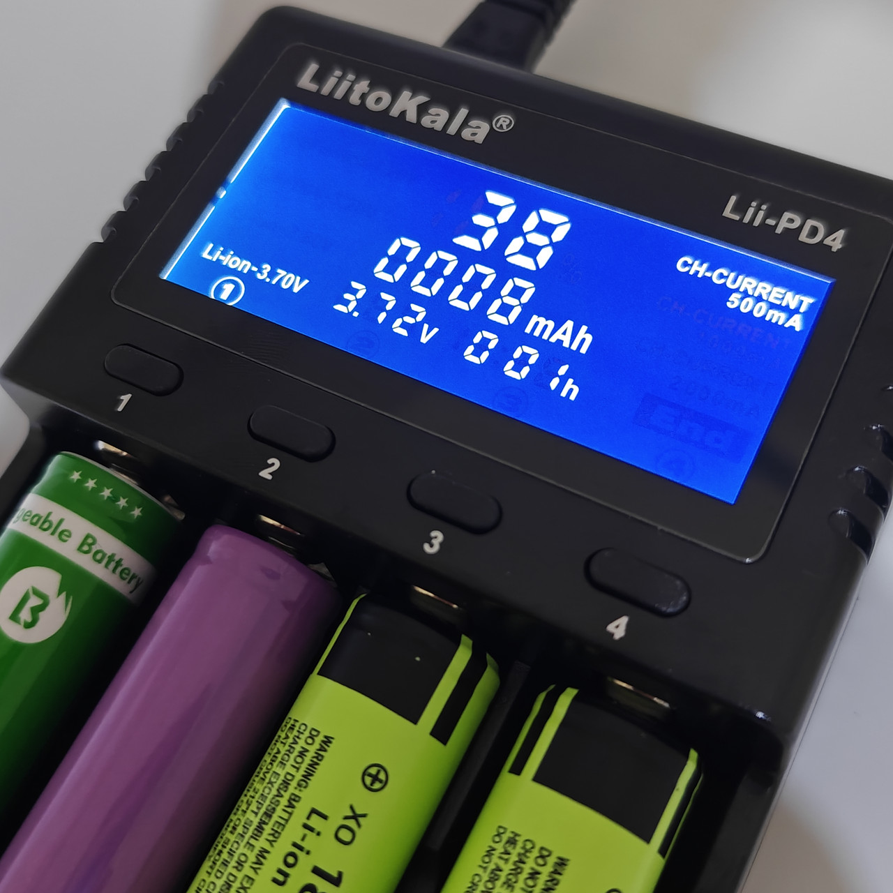 Універсальний зарядний пристрій для акумуляторів 18650 і батарейок 4 канали LiitoKala Lii-PD4, фото 1