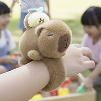 М'яка іграшка Браслет Капібара на руку з рухомою бджолою 12 см Коричневий