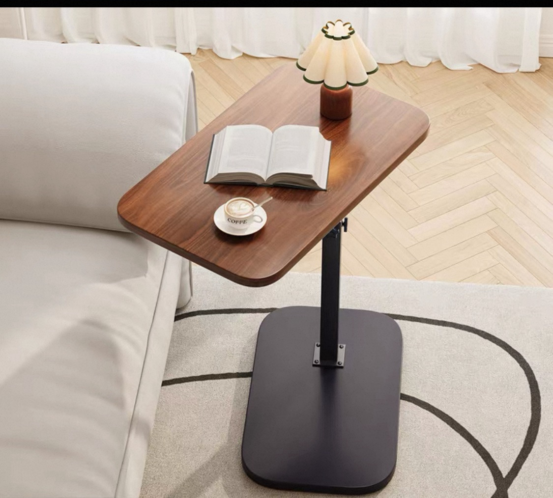 УЦЕНКА. Журнальний стіл із регульованою висотою й обертанням стільниці на 360°