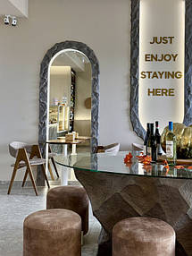 М'який стілець "Джим" з дерева і трендової дизайнерської тканини.