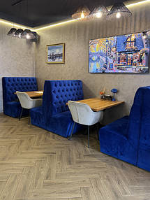 Стіл прямокутний для ресторану "Серія Жук" з масиву дерева та металу від виробника Lofty
Диван м'який "Кобальт" для кафе та ресторанів